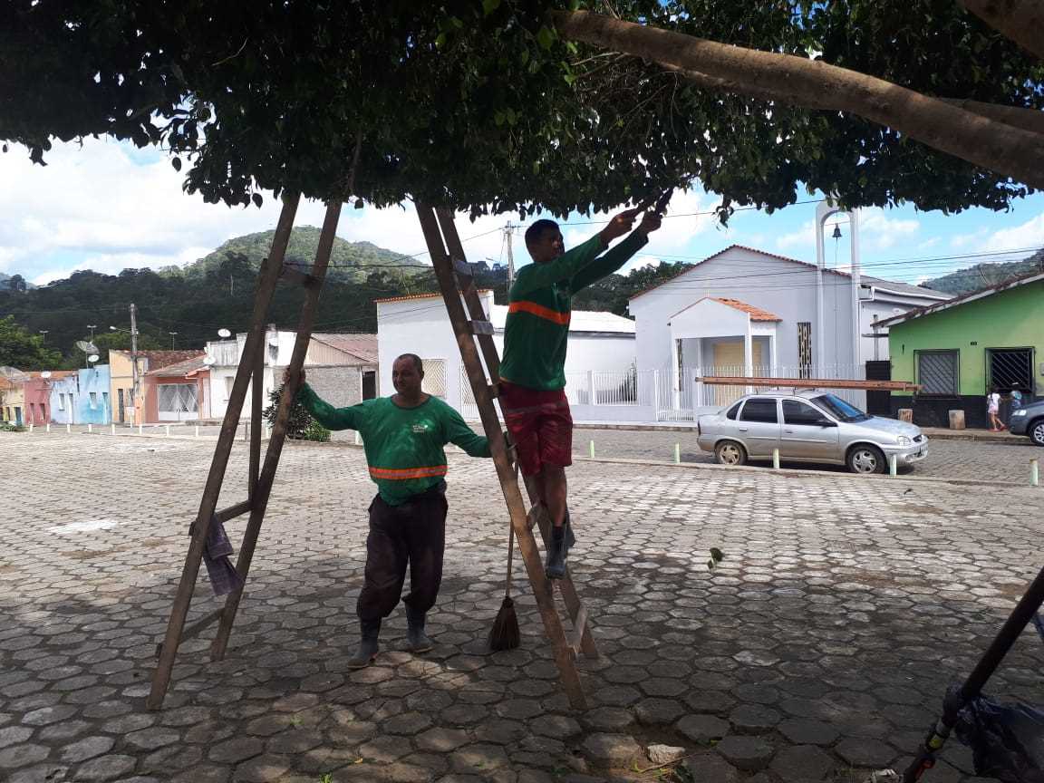 Camacã: Prefeitura realiza Mutirão de limpeza e pintura no Distrito de Jacareci